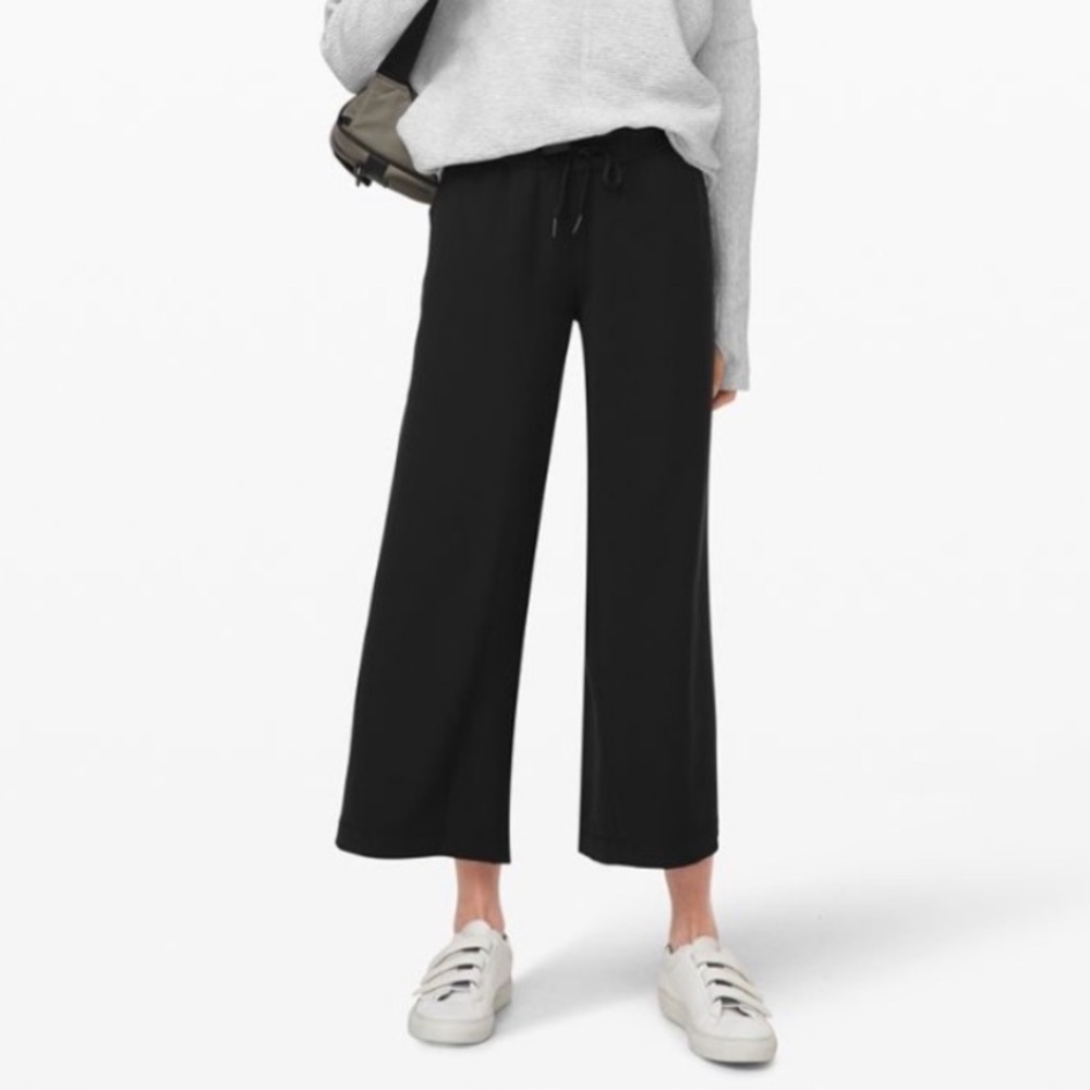 BOGO! Lululemon On the Fly Wide-Leg 7/8 Pant Black Size 2